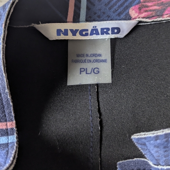 Two Piece Floral Plaid Suit - Picture 7 of 9